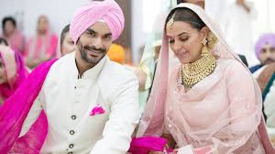 बेबी बंप के साथ फोटोशूट, कुछ यूं दिखीं नेहा धूपिया