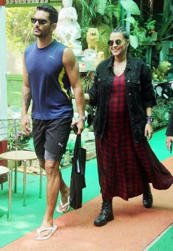 PHOTOS: नेहा धूपिया को लेकर डॉक्टर के पास पहुंचे अंगद बेदी