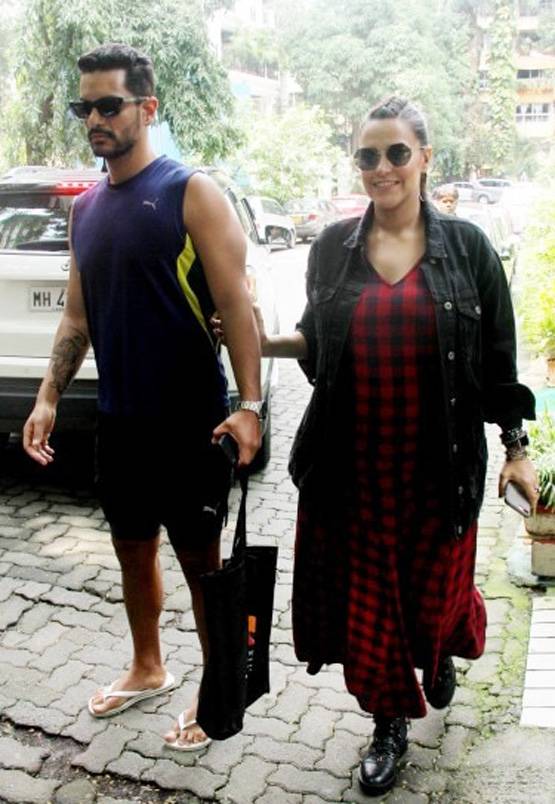 PHOTOS: नेहा धूपिया को लेकर डॉक्टर के पास पहुंचे अंगद बेदी