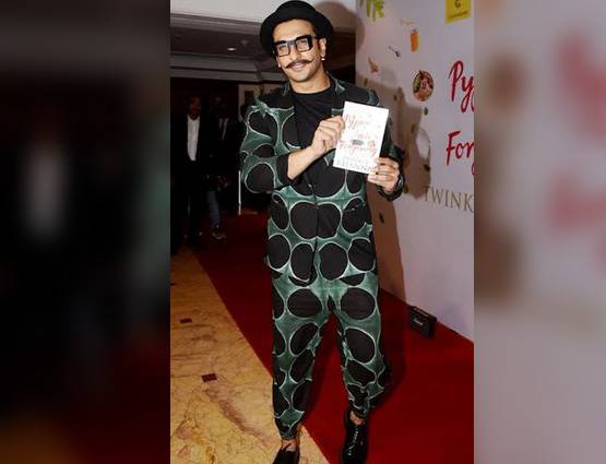 एक बार फिर अजीब लुक में दिखे रणवीर सिंह, अक्षय संग की मस्ती