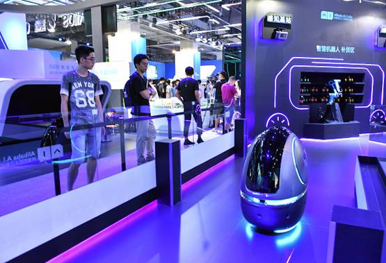 गजब: ये रोबोट होटलों में परोसेंगे खाना, साफ करेंगे रूम