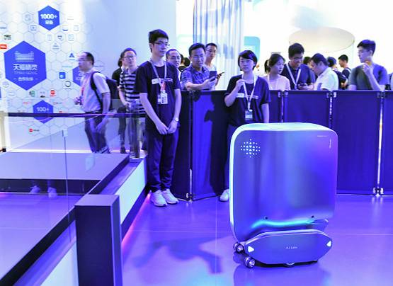 गजब: ये रोबोट होटलों में परोसेंगे खाना, साफ करेंगे रूम