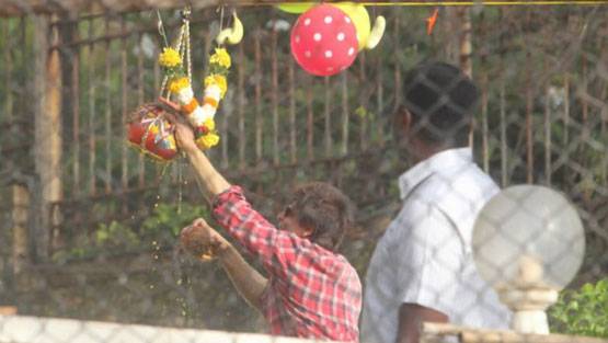 जन्माष्टमी पर मुंबई की सड़कों पर उमड़ी गोविंदाओं की टोली