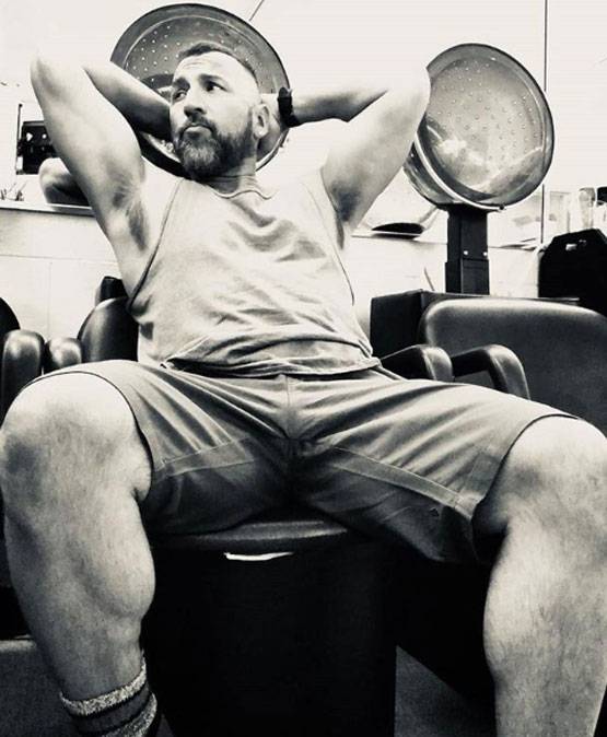 इस लड़की ने 'चौड़े' होकर बैठने वाले मर्दों की नाक में किया दम!