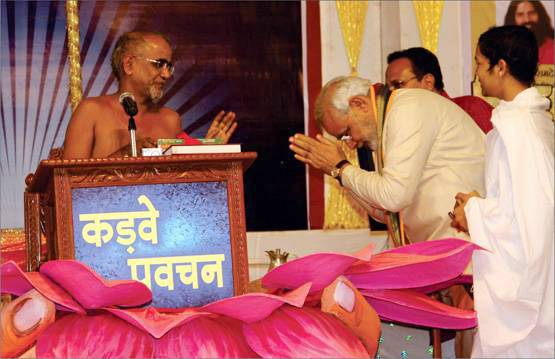 ...जब तरुण सागर की वजह से RSS ने बदल थी अपनी ड्रेस