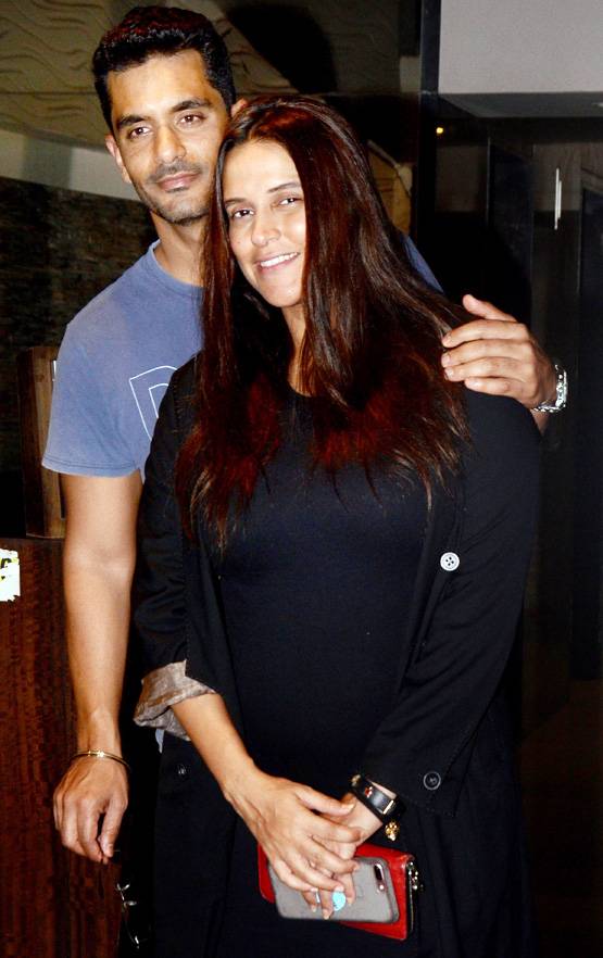 बेस्ट फ्रेंड सोहा से मिलने पहुंचीं नेहा धूपिया, दिखा बेबी बंप