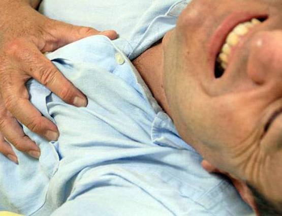 आपके पूरे शरीर को बर्बाद कर रही है आपकी ये आदत