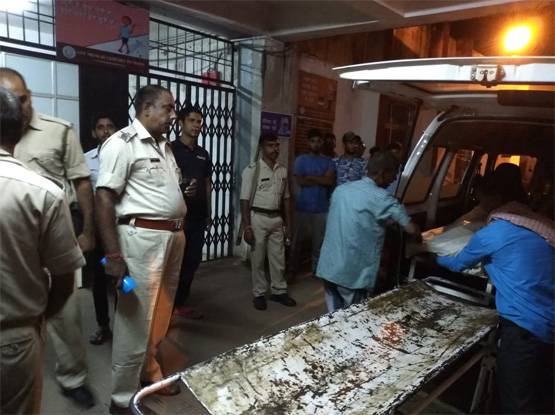 एक शव पर 2 पर‍िवार का दावा, हुआ है खतना-हाथ पर श्री राम का टैटू