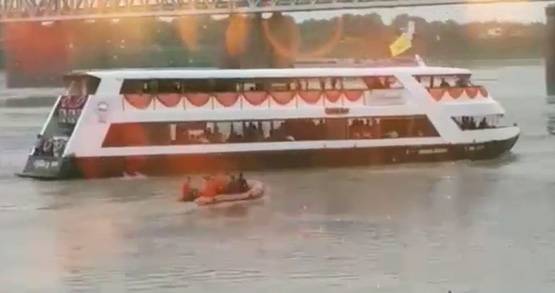 वाराणसी का 5 स्टार लग्जरी क्रूज, 750 रुपये में 84 घाटों की सैर