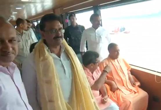 वाराणसी का 5 स्टार लग्जरी क्रूज, 750 रुपये में 84 घाटों की सैर