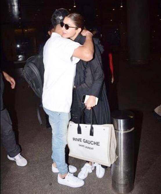 एयरपोर्ट पर अनुष्का को गले लगाकर विराट ने किया वेलकम