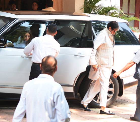 कृष्णा राज के अंत‍िम दर्शन को पहुंची ऐश्वर्या, मुस्कुराते द‍िखीं सोनम