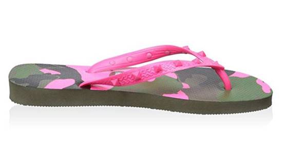 इस हवाई चप्पल की कीमत है 45000 रुपए, लोगों ने यूं उड़ाया मजाक