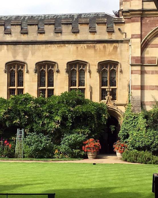 Oxford में ऐसे मिलता है दाखिला, फ्री में भी होती है पढ़ाई