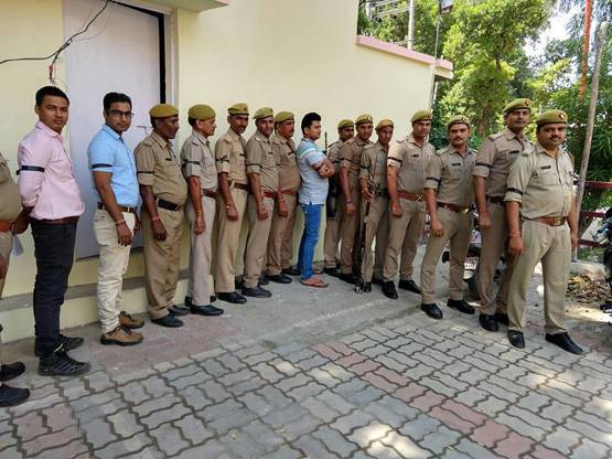 विवेक हत्याकांड: यूपी में दिखा 'सिपाही विद्रोह', बांधी काली पट्टी