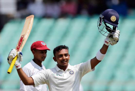 पृथ्वी शॉ ने डेब्यू में पूरी की शतकों की 'हैट्रिक', बनाए कई रिकॉर्ड