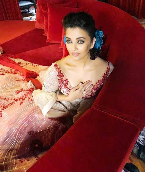 जब प्रिसेंस लुक में रैम्प पर उतरीं ऐश्वर्या, आराध्या भी थीं साथ