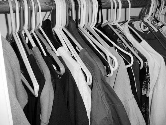 प्रेस के बिना इस ट्रिक से मिनटों में दूर होंगी कपड़ों की सिलवटें