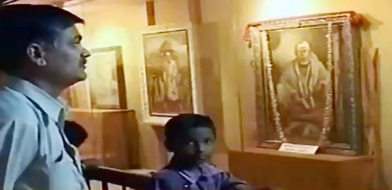 शिरडी में रोज चढ़ता है करोड़ों का चढ़ावा, गिनने में छूटते हैं पसीने