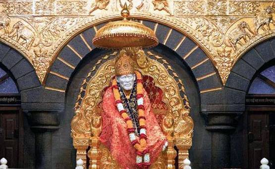 शिरडी में रोज चढ़ता है करोड़ों का चढ़ावा, गिनने में छूटते हैं पसीने