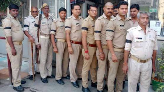 विवेक हत्याकांड: यूपी में दिखा 'सिपाही विद्रोह', बांधी काली पट्टी