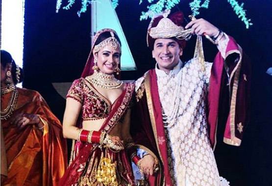 VIDEO: दूल्हे ने घूंघट नहीं बल्कि दुल्हन ने उठाया प्रिंस का सेहरा