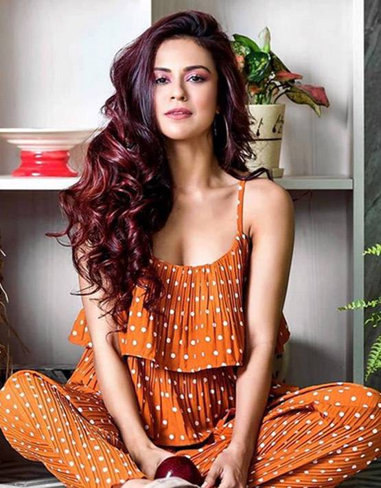 कुछ कुछ होता है के 20 साल, ऐसी दिखती हैं शाहरुख की ऑन स्क्रीन बेटी