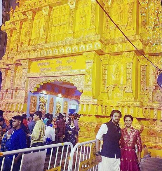 बॉयफ्रेंड संग हिना खान ने किए मां दुर्गा के दर्शन, तस्वीरें Viral