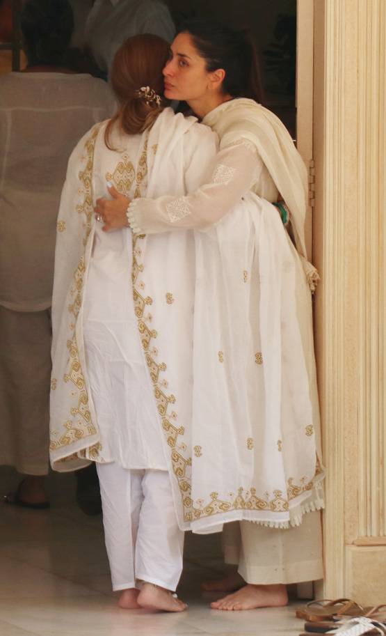 कृष्णा राज के अंत‍िम दर्शन को पहुंचे अमिताभ, करीना को ऐसे दी सांत्वना