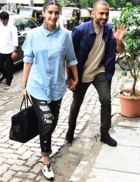 सोनम कपूर ने आनंद संग मनाया नेशनल बॉयफ्रेंड डे, ल‍िखी ये पोस्ट