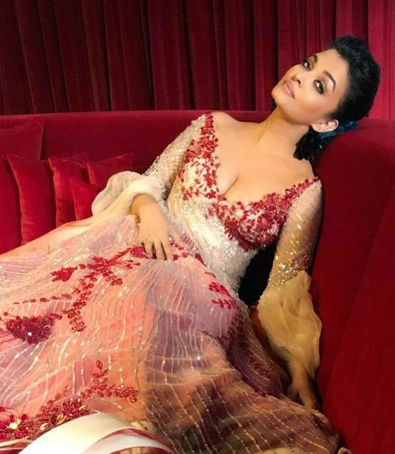 जब प्रिसेंस लुक में रैम्प पर उतरीं ऐश्वर्या, आराध्या भी थीं साथ