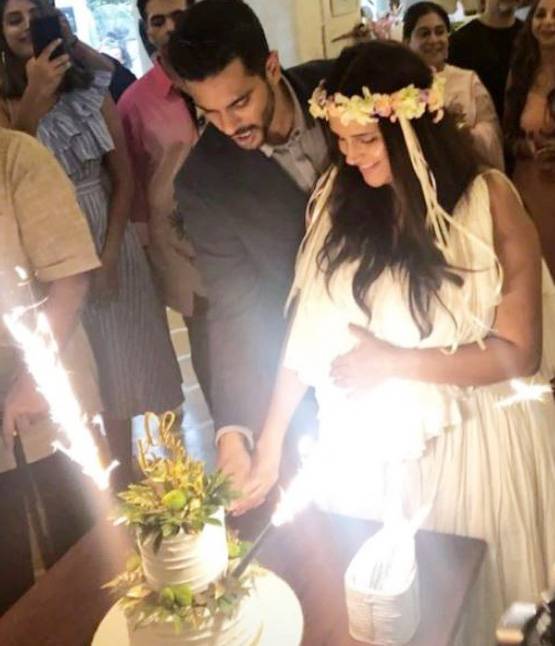 Inside Photos: नेहा धूपिया का बेबी शावर, पति अंगद ने यूं लुटाया प्यार
