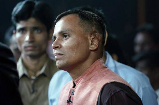 KBC 10: आतंकियों से लिया लोहा, 3 गोल‍ियां खाकर बचाई 150 की जान