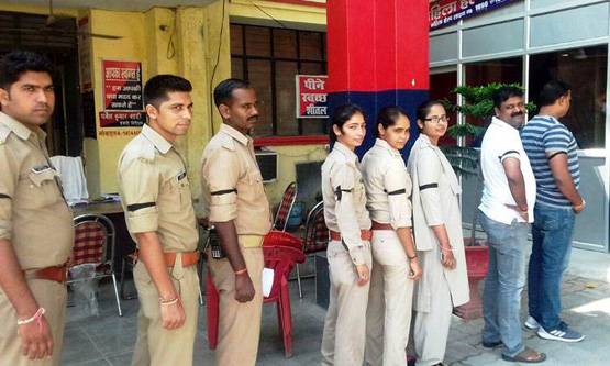 विवेक हत्याकांड: यूपी में दिखा 'सिपाही विद्रोह', बांधी काली पट्टी