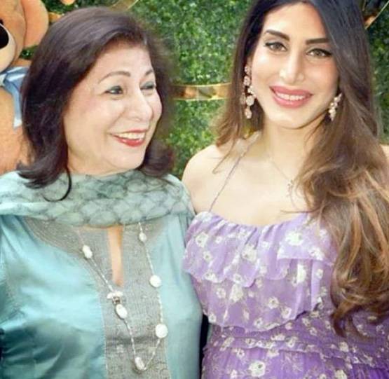 प्रिया सचदेव के बेबी शावर की फोटोज, फिर पिता बनेंगे संजय कपूर