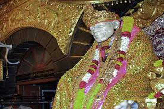 शिरडी में रोज चढ़ता है करोड़ों का चढ़ावा, गिनने में छूटते हैं पसीने