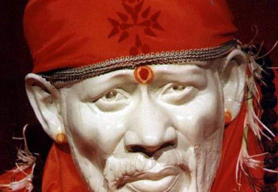 शिरडी में रोज चढ़ता है करोड़ों का चढ़ावा, गिनने में छूटते हैं पसीने