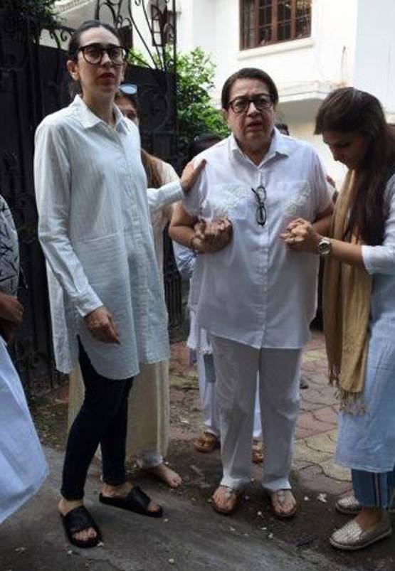 राजीव कपूर ने मां कृष्णा राज को द‍िया कंधा, नहीं द‍िखे ऋषि कपूर