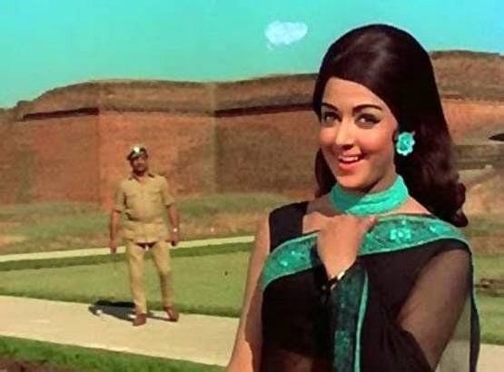 16 साल में इस सुपरस्टार के साथ हेमा मालिनी ने शुरू किया था करियर