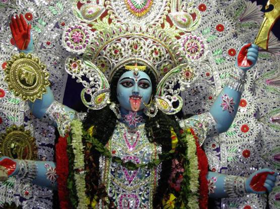 सप्तमी कालरात्रि: जानें- क्यों काले रंग की हैं मां काली?