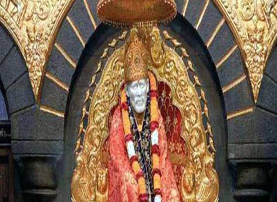 शिरडी में रोज चढ़ता है करोड़ों का चढ़ावा, गिनने में छूटते हैं पसीने