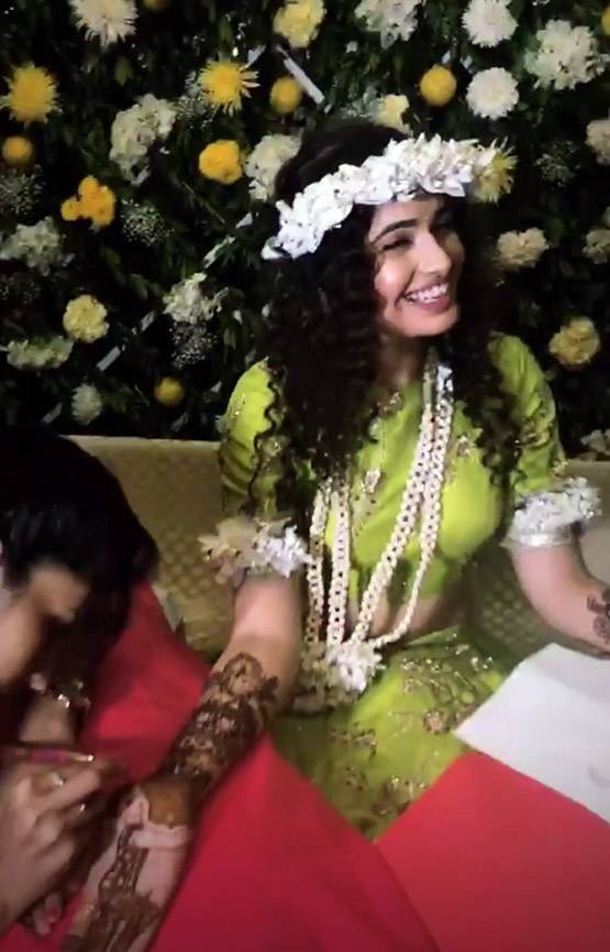 बिग बॉस कपल प्रिंस-युविका के मेहंदी फंक्शन की तस्वीरें Viral