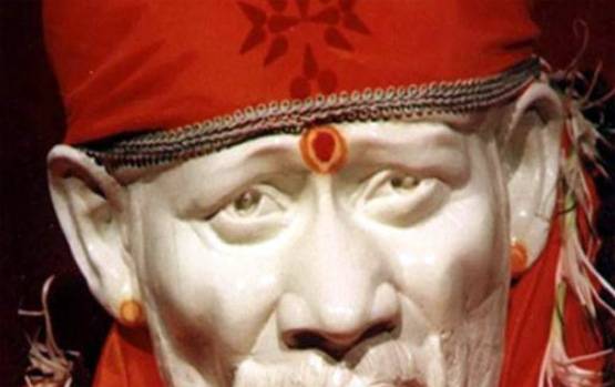 शिरडी में रोज चढ़ता है करोड़ों का चढ़ावा, गिनने में छूटते हैं पसीने