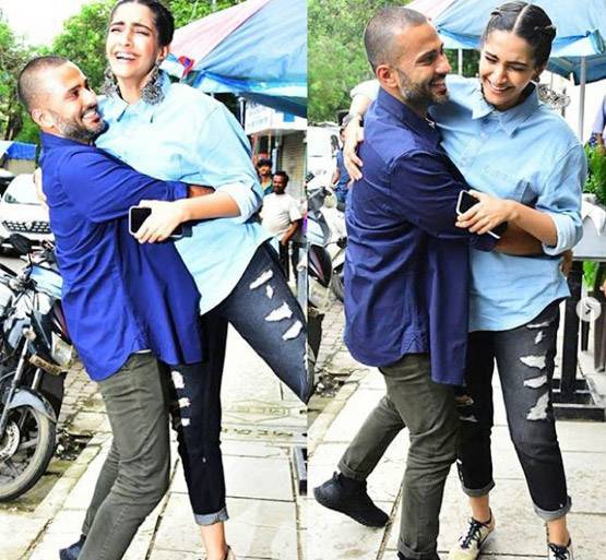 सोनम कपूर ने आनंद संग मनाया नेशनल बॉयफ्रेंड डे, ल‍िखी ये पोस्ट