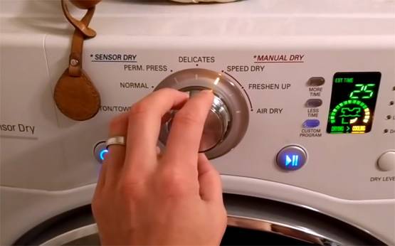 प्रेस के बिना इस ट्रिक से मिनटों में दूर होंगी कपड़ों की सिलवटें