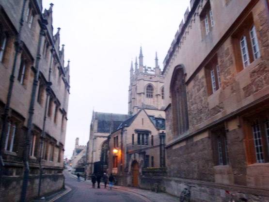 Oxford में ऐसे मिलता है दाखिला, फ्री में भी होती है पढ़ाई