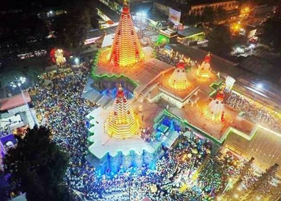 शिरडी में रोज चढ़ता है करोड़ों का चढ़ावा, गिनने में छूटते हैं पसीने