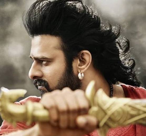 इंजीनियरिंग कर चुके हैं प्रभास, 2002 में आए थे फिल्मों में