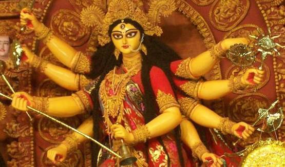 Navratri: मां दुर्गा की पूजा करते समय भूलकर भी ना करें ये काम...