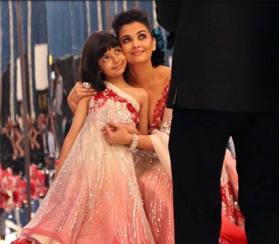 जब प्रिसेंस लुक में रैम्प पर उतरीं ऐश्वर्या, आराध्या भी थीं साथ
